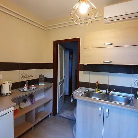 ゲストハウス Agnes Vendeghazak Siofok-apartman 2