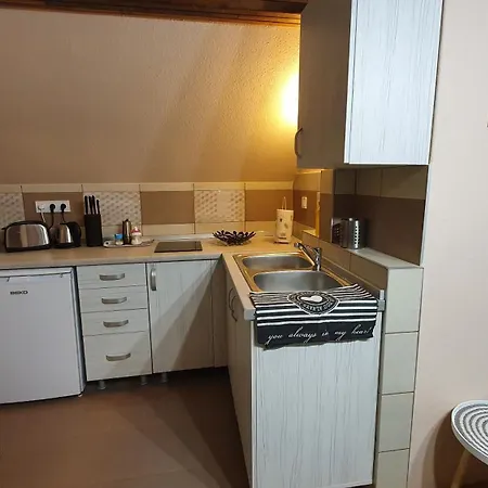 ゲストハウス Agnes Vendeghazak Siofok-apartman 2